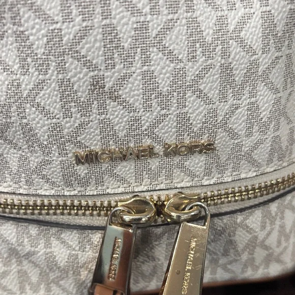 Michael Kors Womens Rhea

Mini Backpack White... - Picture 8 of 9